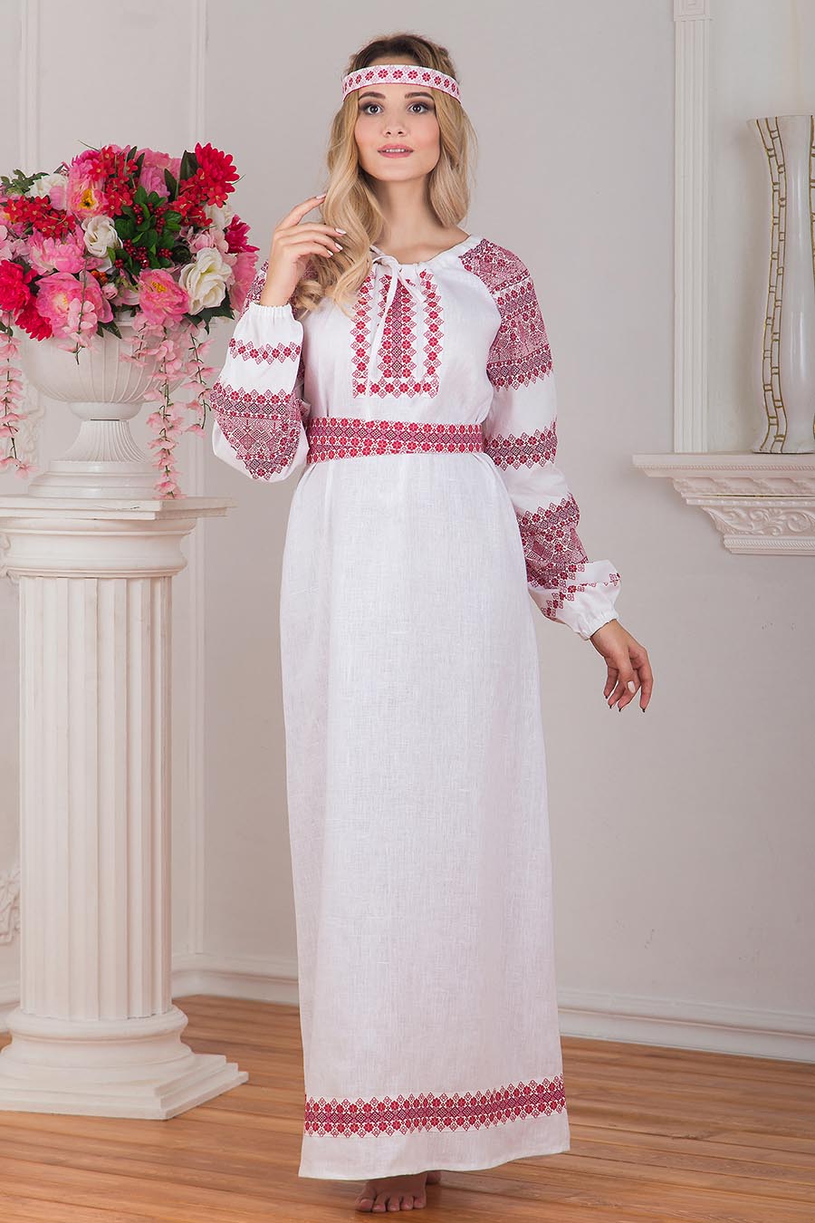 Women in Slavic costumes in Kermanshah