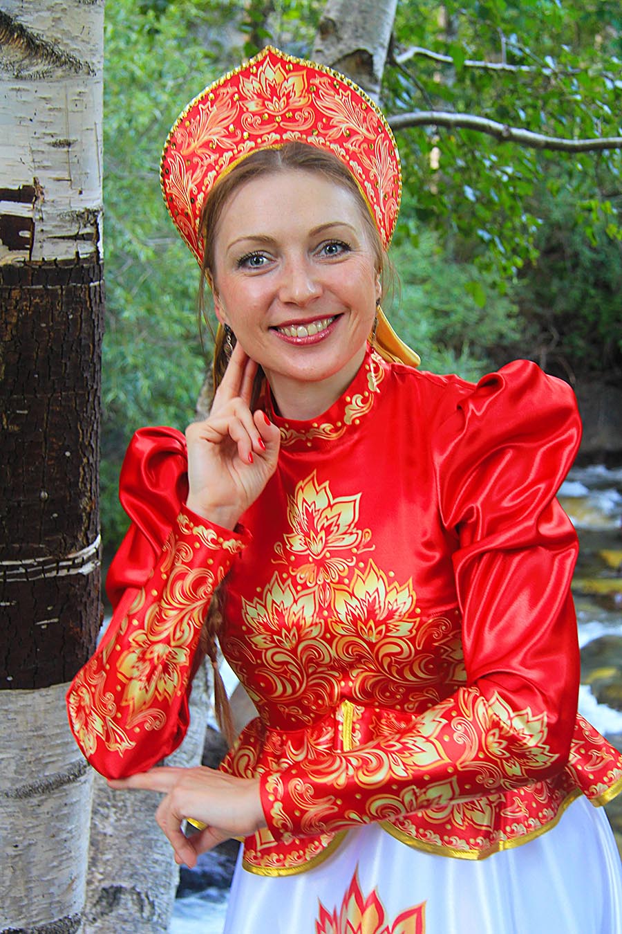 Women in Slavic costumes in Kermanshah