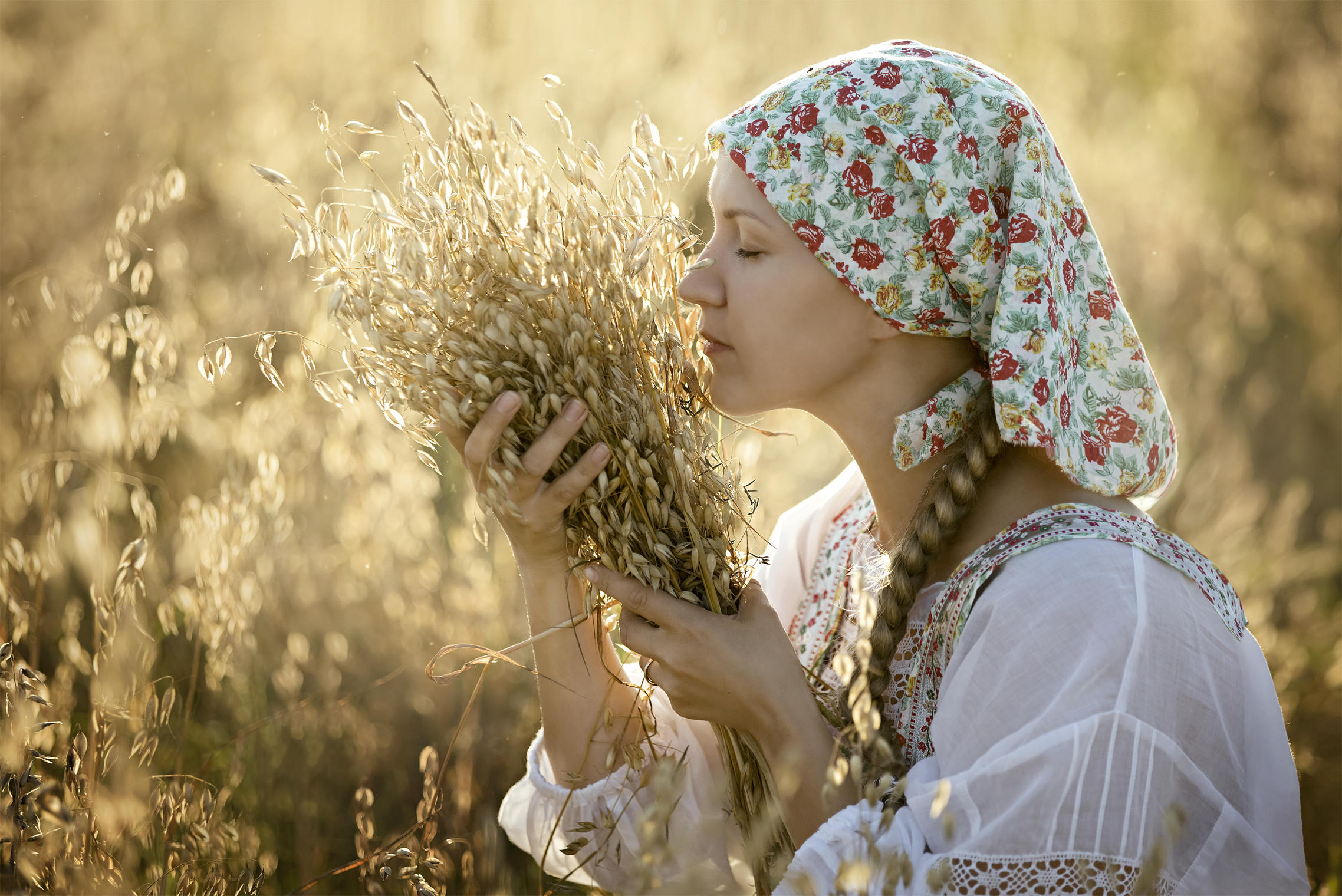 Photo Women in Slavic costumes in Kermanshah
