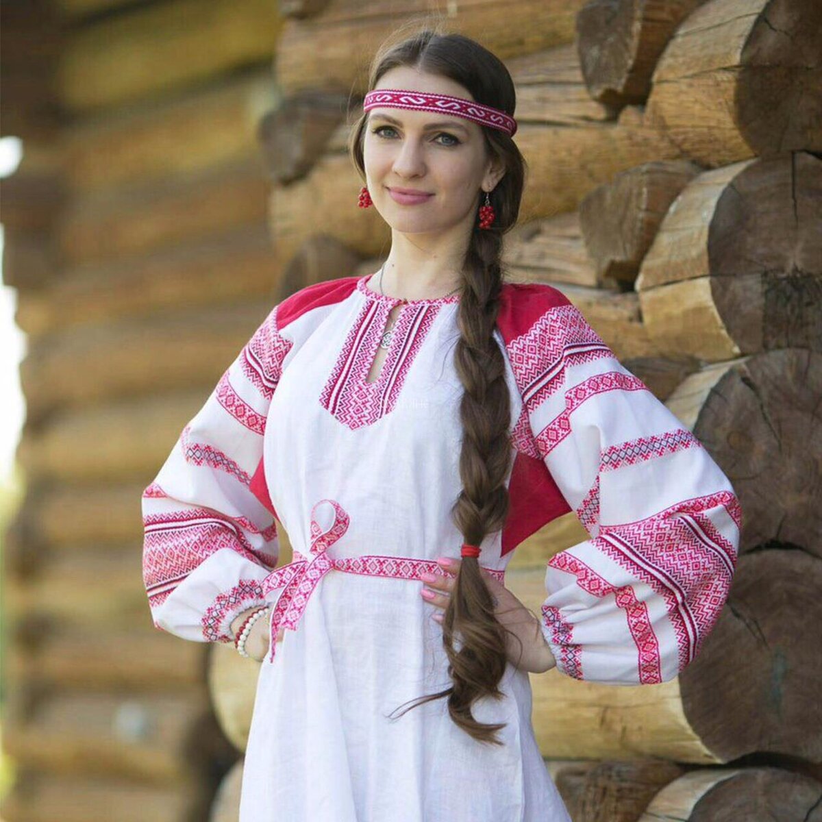 Girls in Slavic costumes in Kermanshah