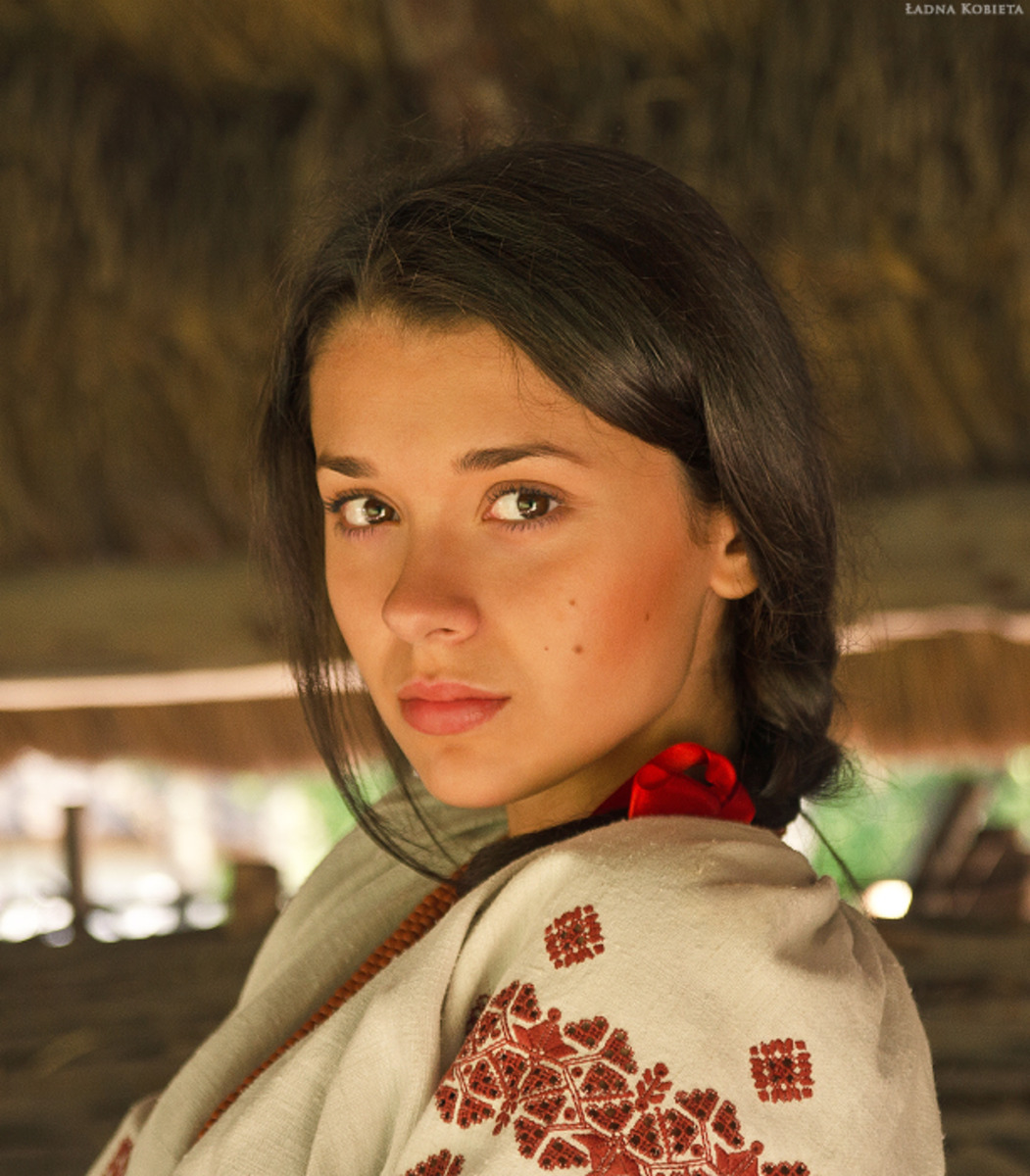 Girls in Slavic costumes in Kermanshah