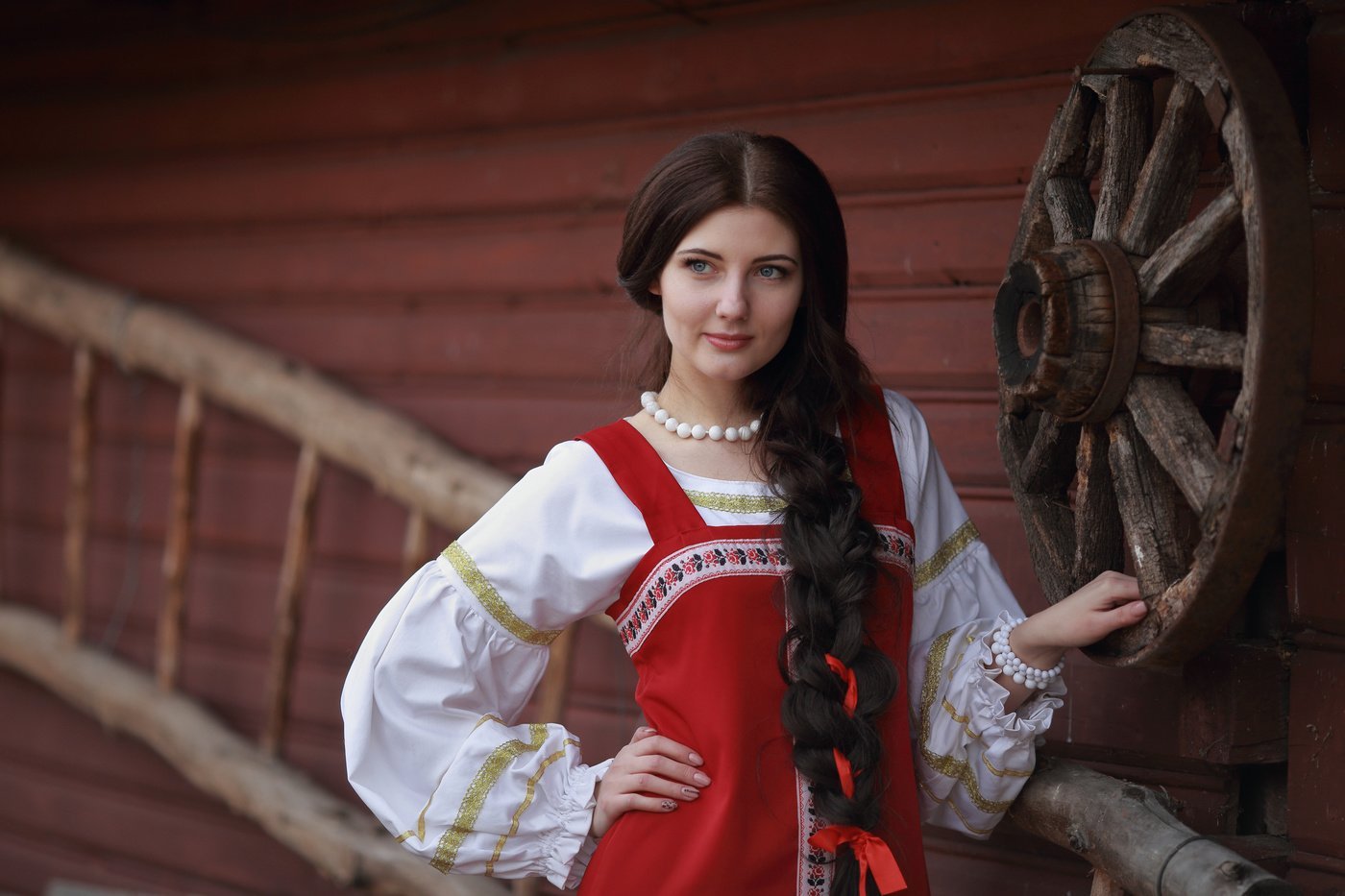 Girls in Slavic costumes in Kermanshah
