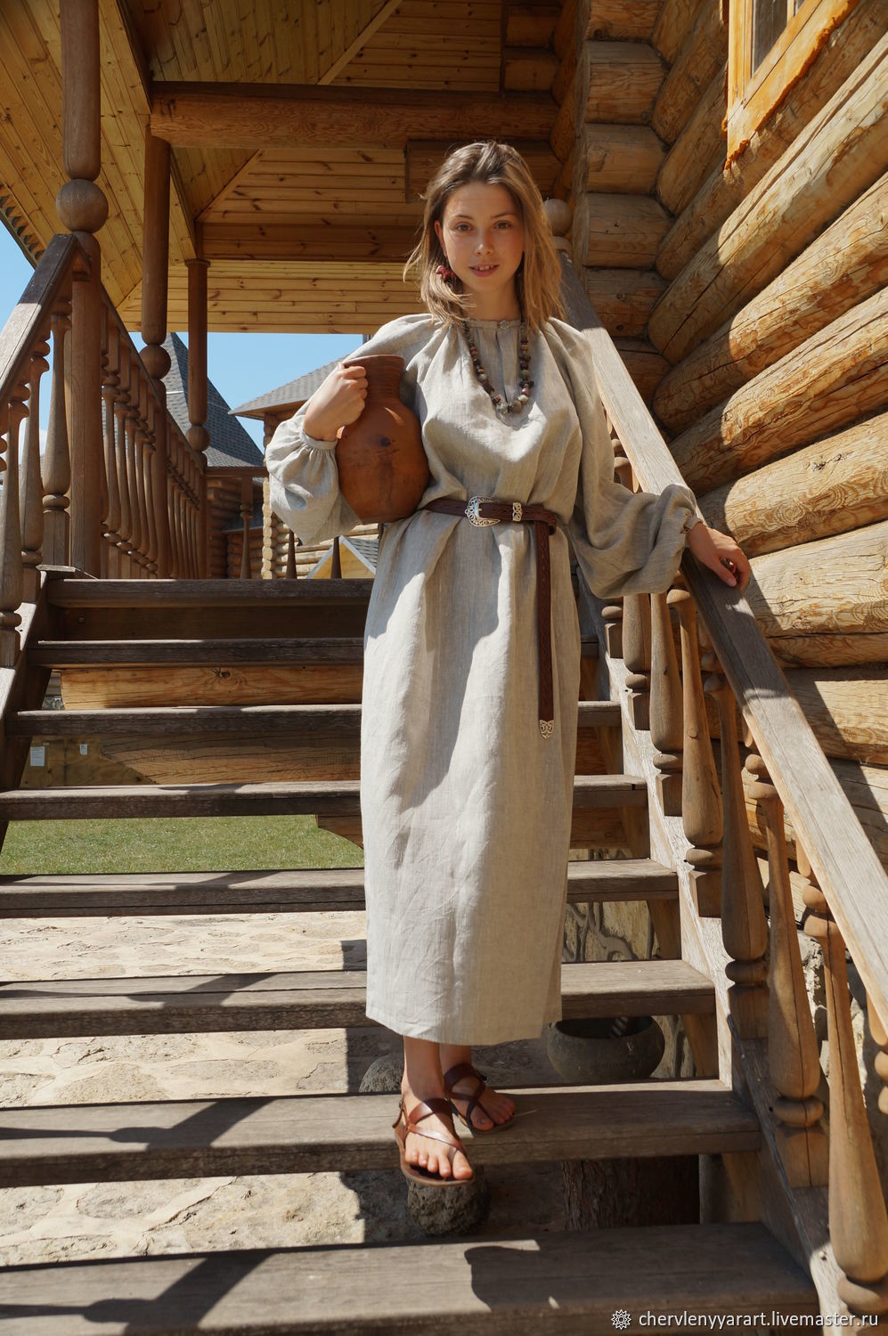 Girls in Slavic costumes in Kermanshah